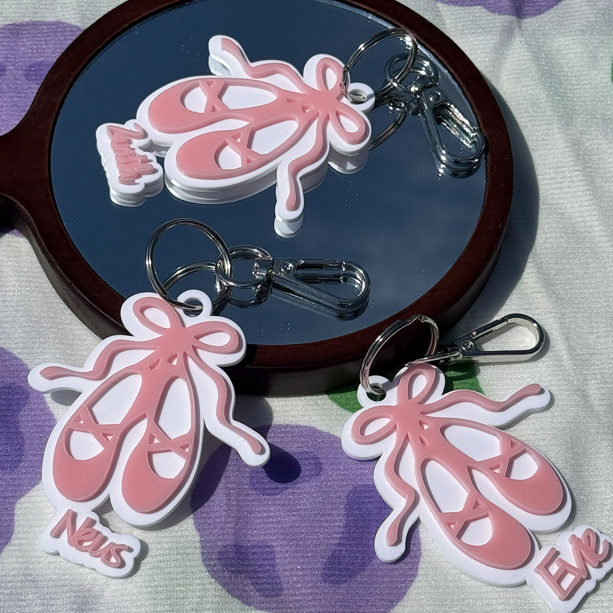 Custom Name Acrylic Keychain P - Men Shoes Name ulasan dan harga
